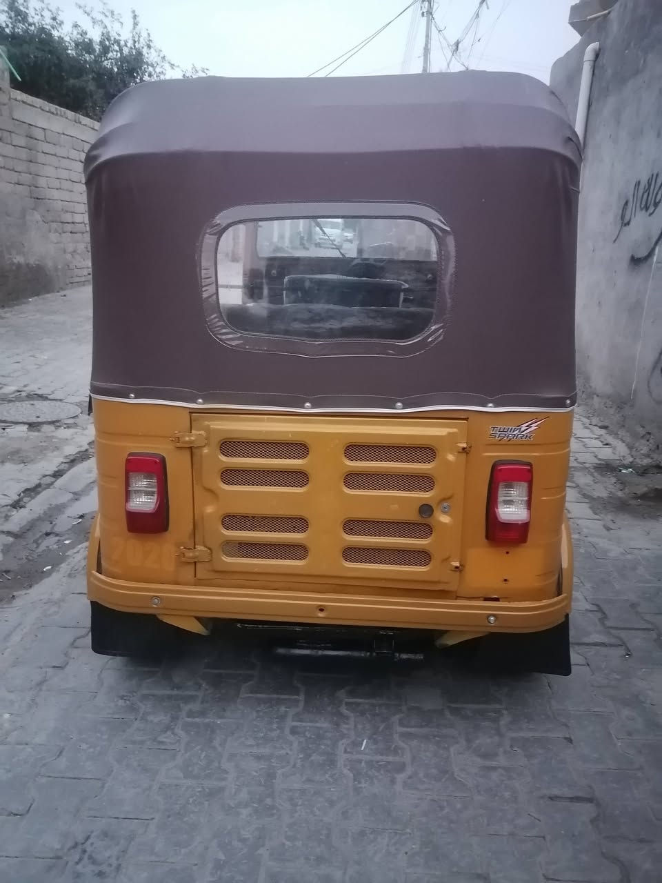 تكتك عشرين اوراق وكيل شاكر ابو المجر  
السعر 5.   550  هاذ رقمي مامتواجد بلفيس 
***********
