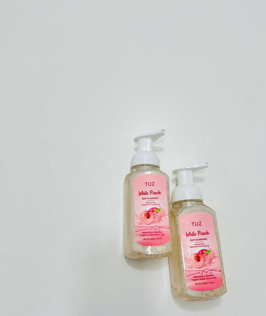 جل استحمام رغوي (Bubble Shower Gel)  

برائحة الخوخ الأبيض (White Peach). 
مميزات المنتج وتفاصيله:
الاسم الكامل: TUZ White Peach Deep Nourishing Fragrant Bubble Shower Gel.
الوظائف الأساسية:
تغذية عميقة: مصمم لتغذية البشرة بعمق.
توازن الترطيب والدهون: يعمل على الحفاظ على توازن رطوبة البشرة والدهون فيها (Maintain Skin Moisture & Grease Balance).
تفتيح وإصلاح: يُستخدم للتفتيح والإصلاح (Brightening & Repairing).
الحجم: يأتي بعبوة وزنها الصافي 260 جرام 
النوع: جل استحمام رغوي عطري يتميز برائحة الخوخ المنعشة.

السعر 10 
#اكسبلور 
#غسول


**إذا كنت صاحب هذا الإعلان وتريد حذفه لأي سبب، رجاءا أرسل رسالة إلى الدعم الفني**