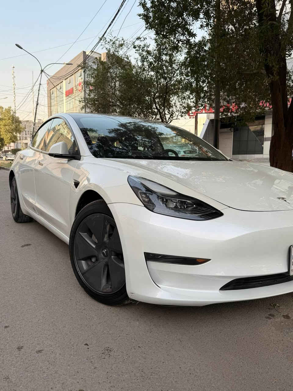 سلام عليكم
تيسلا موديل 3.. 2023 تك ماطور
اونلاين مربوطه على تلفون
ماشيه (22) الف مايل جديدة بعدها
حادثها بابتين تبديل اصلية وصبغ بس جاملغ ( يعني قطعه وحده صبغ)
ايرباك بس برده
سياره جاهزه ولا مسج ولا تحذير 
رقم سليمانية بأسمي
سعرها (168) وبيها مجال بسيط
***********
(بدون مراوس) فقط بيع

