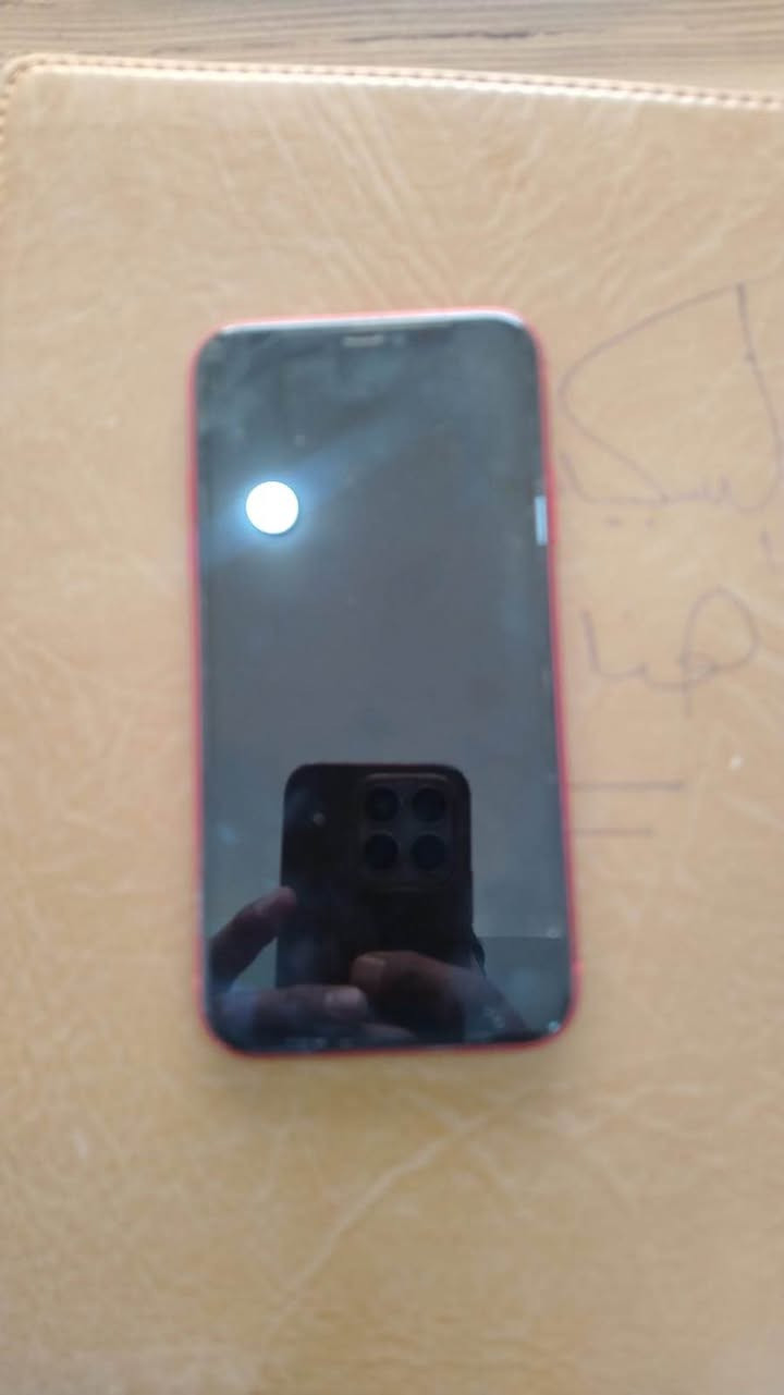 عندي ايفون ١١ عادي بي خلل سماعة وحدة ما تشتغل بطارية ٧٧ وجهاز نظيف ذاكرته ١٢٨ وكلشي ما مبدل بي رايده ب٢٥٠ الف مكاني السماوة Singapore


**إذا كنت صاحب هذا الإعلان وتريد حذفه لأي سبب، رجاءا أرسل رسالة إلى الدعم الفني**