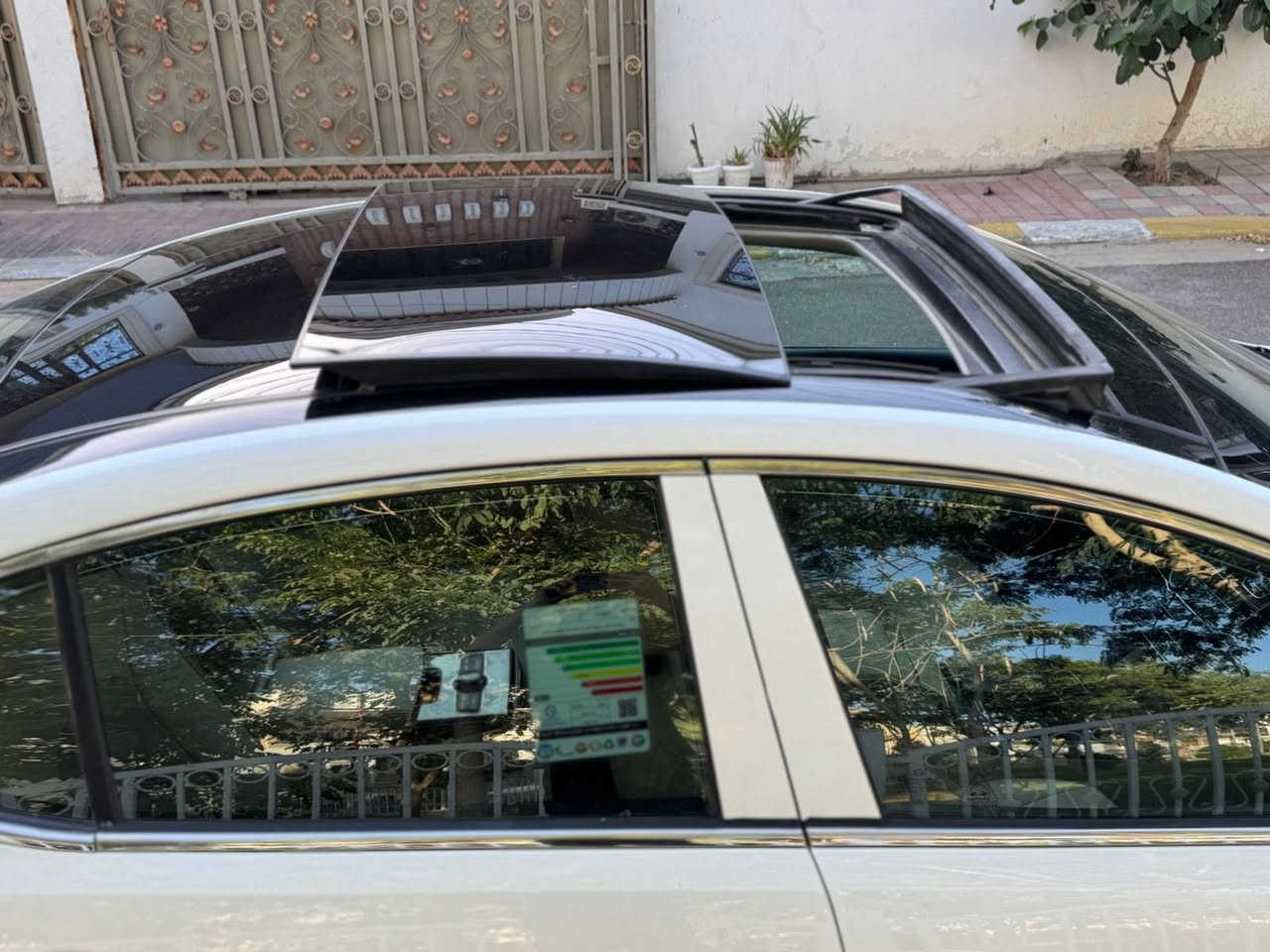 السلام عليكم
كادنزه موديل 2015. فول مواصفات 
رقم بغداد 
موجود سونار مرفق بالصور
ميحتاج احجي على مواصفات 
معروفه كدام العين 
مكان السياره في الانبار الرمادي 

السياره ترهم مراوس حسب القناعه 
الاستفسار على الرقم 
***********
