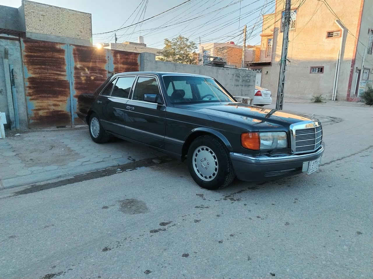Mercedes Benz 560SeL 1990 V8
السيارة بلادية فقط صبغ جمالية بدون حادث ولا خياس
سلايد طكتين
بردة خلفية 
كشنات جلد كهرباء +ميموري خزن وضعيات +تدفئه
دبل هورن
هوك خلفي
ماسحات لايت
ستيرن كهرباء ايرباك ستيرن
منظومة زنون
رقم بغداد سنويه لل٢٠٢٧
السيارة كلشي بيهه شغال 
السعر 130 $
*********** او مراسلة ع الخاص
