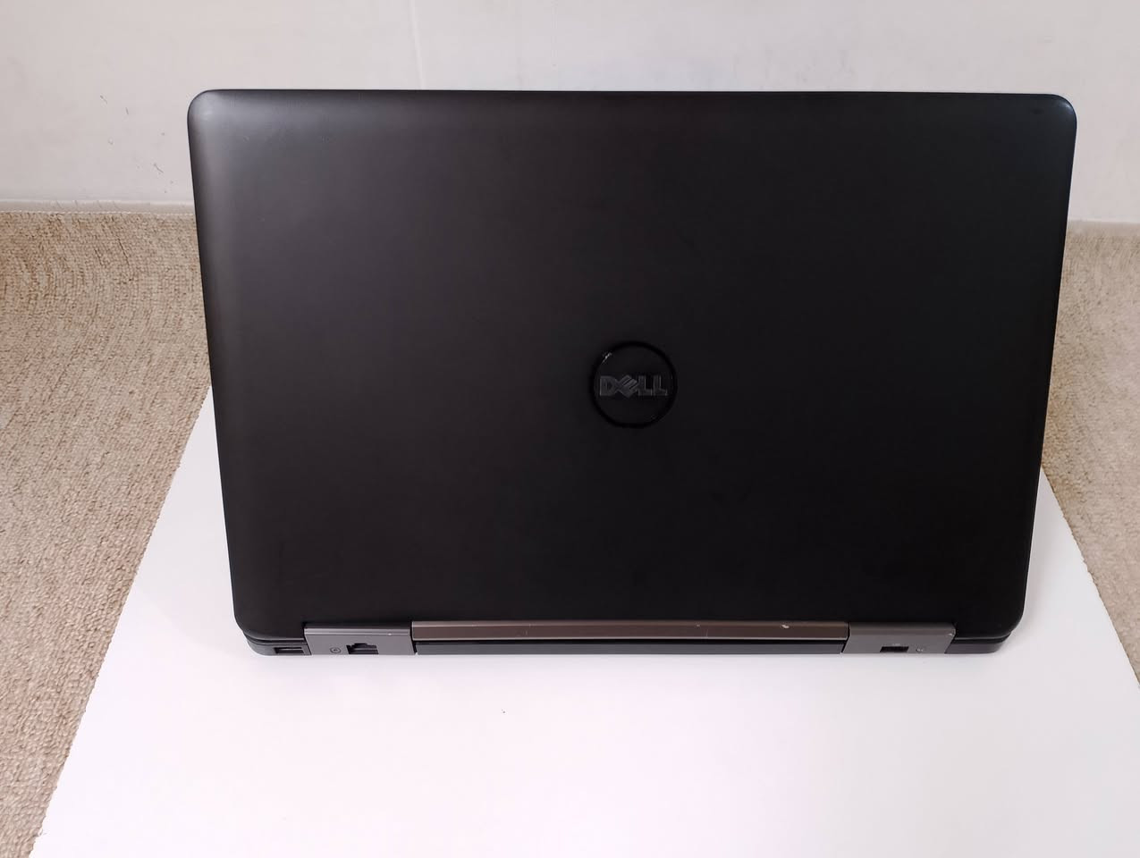 سلام عليكم
لابتوب للبيع🛑
نوع DELL LATITUDE E5540
مواصفات
كوراي 7 جيل رابع نظام ويندوز 11
حجم شاشة 15.4 / مساحة تخزين 256 گيگا / 
رام 8 گيگا / كارت شاشه داخلي 4 گيگا /
وكارت شاشه خارجي NVIDIA GeForce GT 720 حجمها 2 گيگا / منصب عليها كل برامج مثل Word و اكسل /لابتوب سلس كلش سريع نظافة 95%
🛑السعر= 250 الف بيها مجال بسيط
📞للتواصل على هذا رقم ***********
