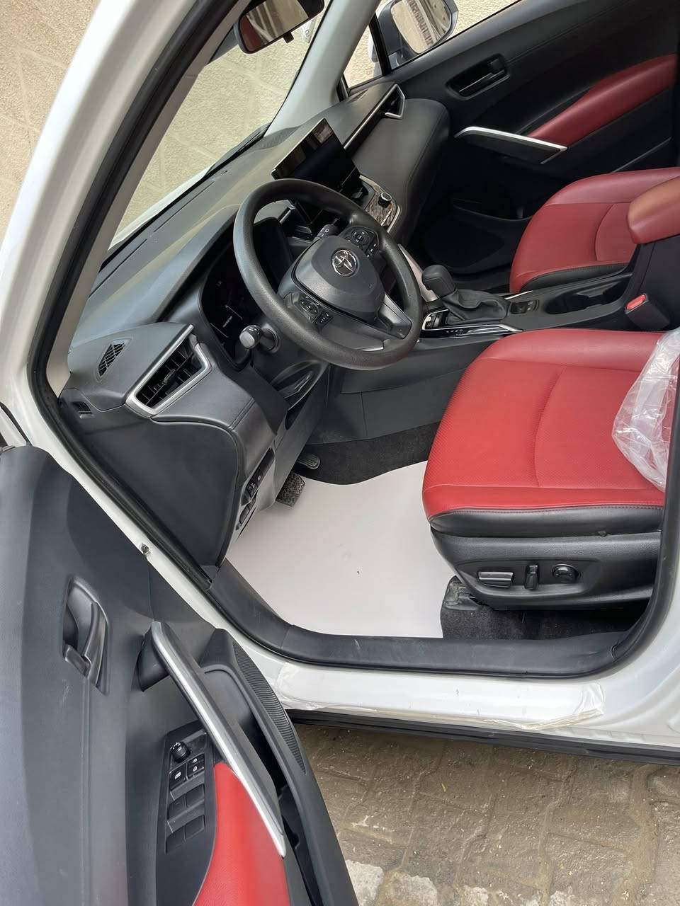 السلام عليكم كورلا كروس هايبرد موديل 2025 خليجي
مكفولة كفالة عامة 
مااشيه 20 الف
رقم بغداد بسمي 
مواصفات فول سياره 
كرسي كهرباء 
اربع كامرات 
داخل جلد احمر واسود 
حمالات كشافات اماميه 
فتحة سقف
بصمة دخول+ بصمة تشغيل 
شاشة ابل كار بلي 
قطعتين تبريد 
وغراضها موجودات ما مستخدمات
العنوان / بغداد
***********☎️
