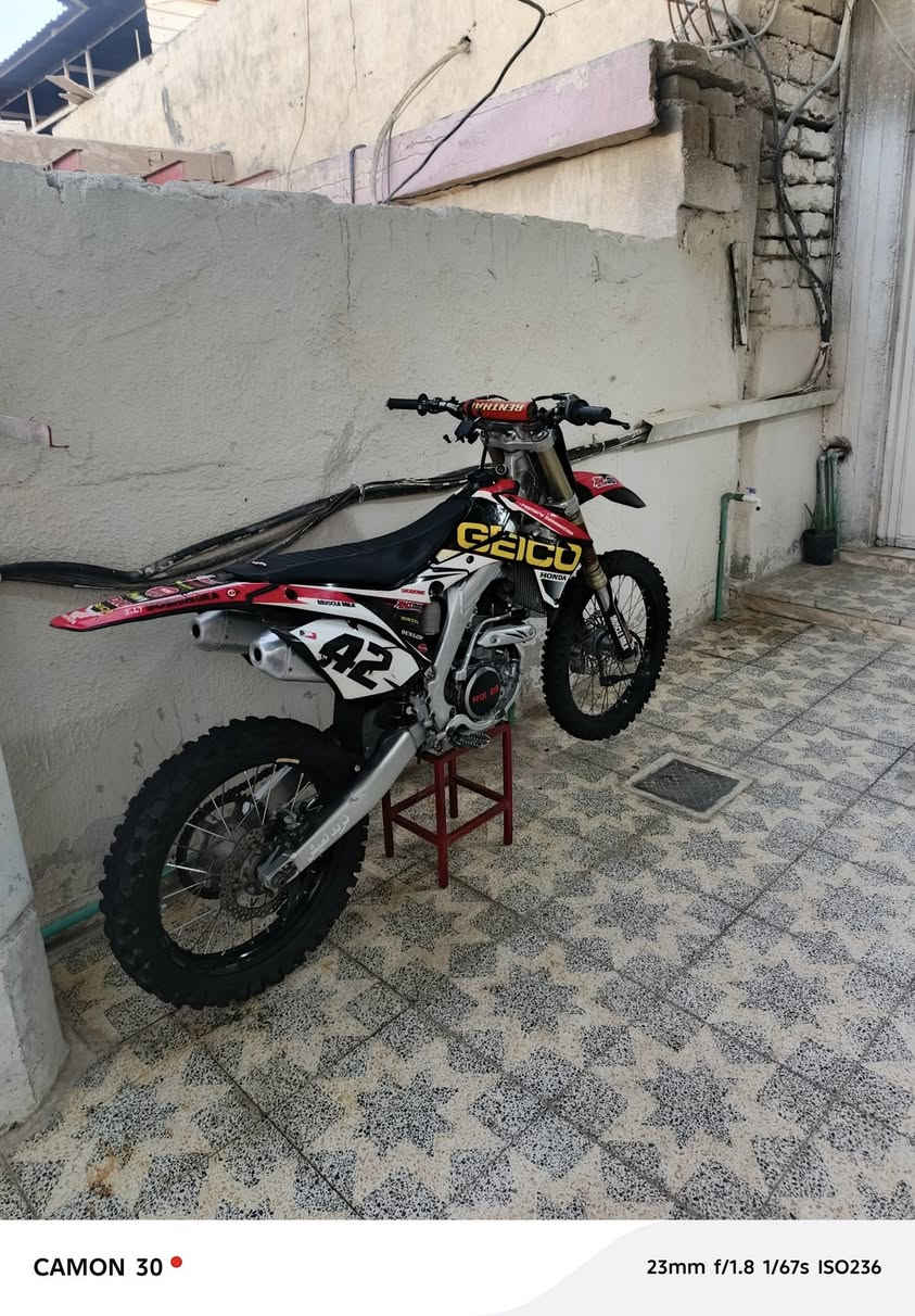 سلام عليكم وينهم جنايت الياباني قفاز هوندا ياباني ابن ياباني crf250cc مديل حديث 17 نوزل دبل صالنصه المرغوب الدراجه تخبل شلعه ومعدل حلو والدراجه كفاله عامه من كلشي ومابيها نقص برغي 
السعر 32 وبيها مجال 
العنوان بصره 
الرقم ***********
