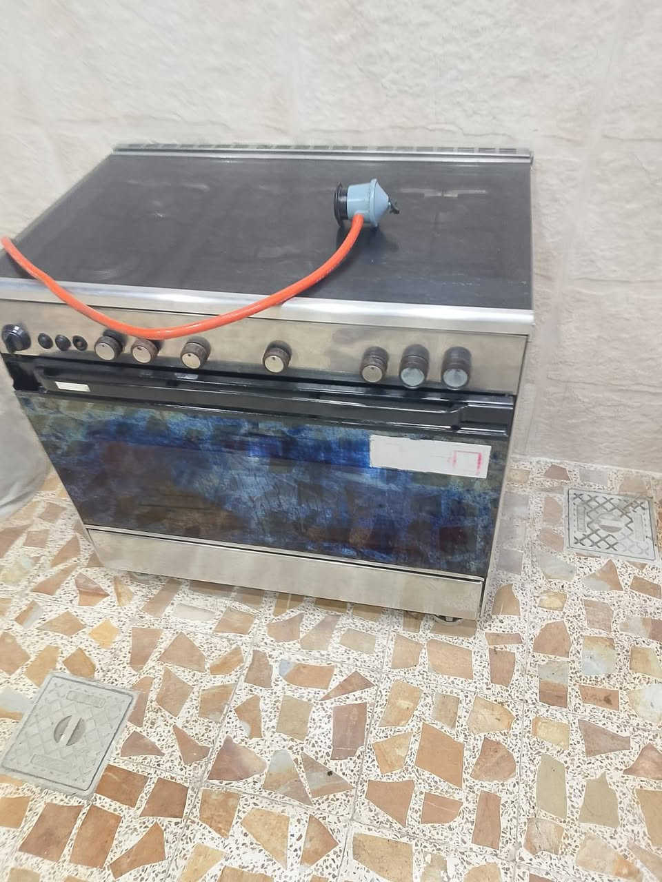طباخ 5 عيون كلو شغال شرط
نوعية تكنو فرن شغال كلو
سعرو 175 بي مجال
***********
