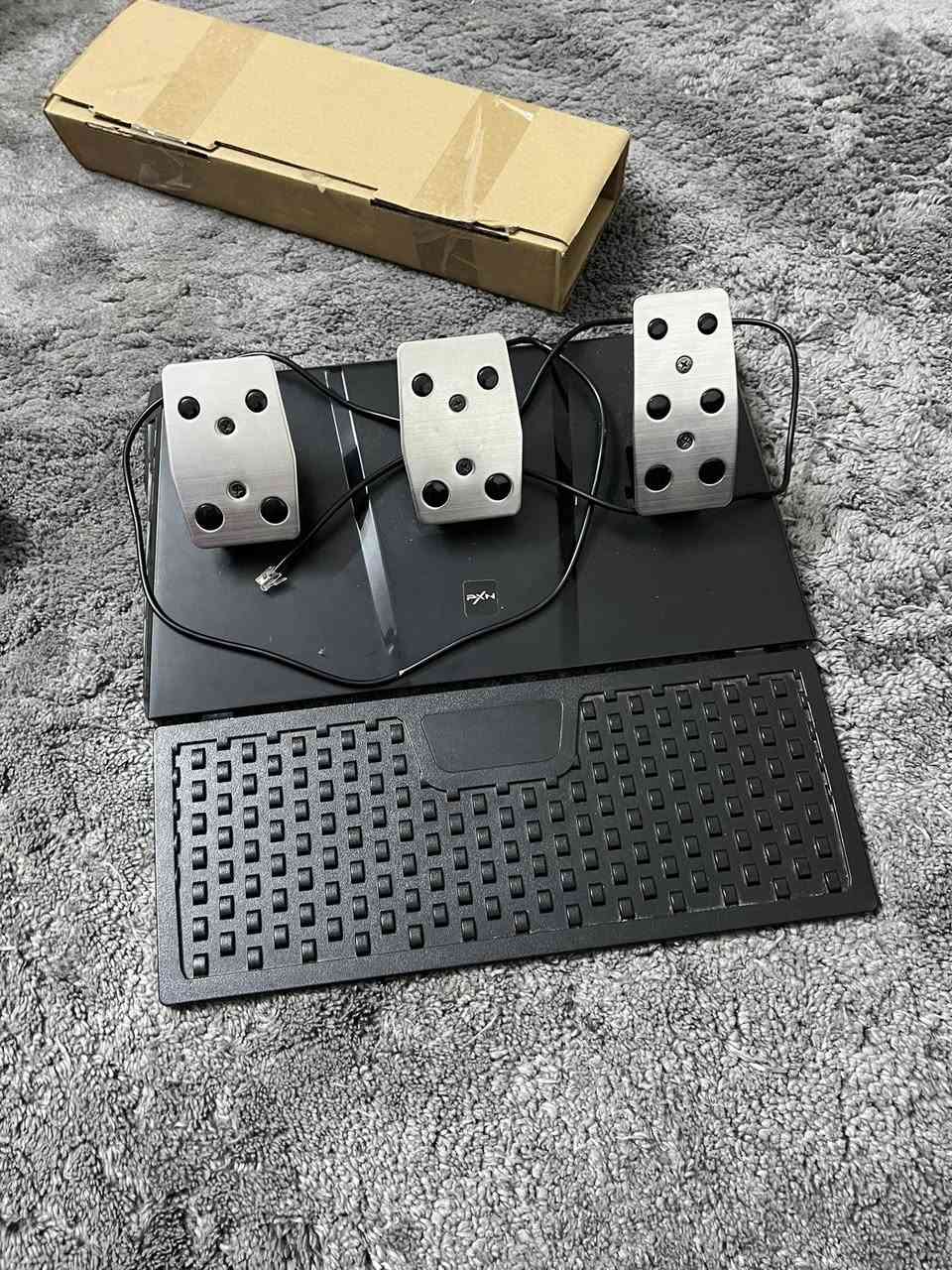 السلام عليكم ورحمة الله وبركاته                                                                                                  دركسونpxn v9 كامل للبيع                                                                                                      يشغل اكس بوكس سيريس Sوو PC.و بليستيشن 4/3.                                                 ستيرن                                                                                                                                        كير 6 نمر                                                                                                                                    دواسات                                                                                                                                   والكرتون ويا
يجي ويا قرص سيارات                                                                                                                           يتحول من 900 درجه إلى 270 درجه.                                                                                  السعر130 ألف                                                                                                                          مكاني الوشاش قرب سوق مفتن                                                                           الرقم (***********)
