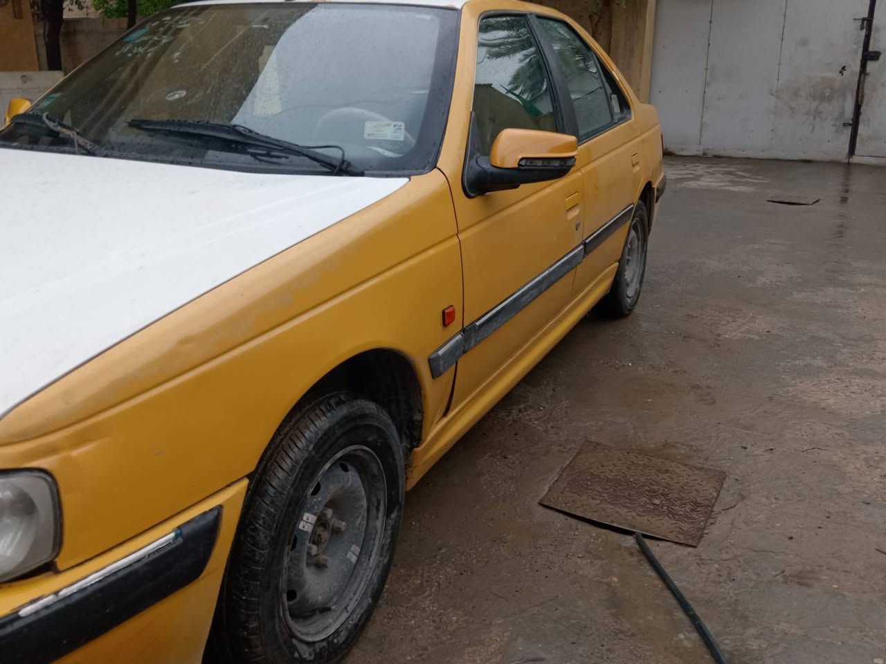 بيجو بارص 2013  رقم بغداد  سنويه مجدده 29 هيهه مصفره رقم انكليزي   مكينه كير   أو تبريد  نضيفات    مكفوله من تبديل او صبغ   لسعر  32 ورقه  مكان بغداد العبيدي لاستفسار ***********
