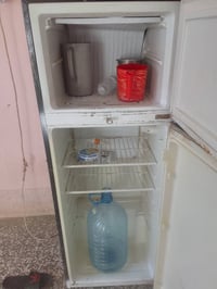 ثلاجه • غساله تجفيف عاطله • ميز حديد ٢