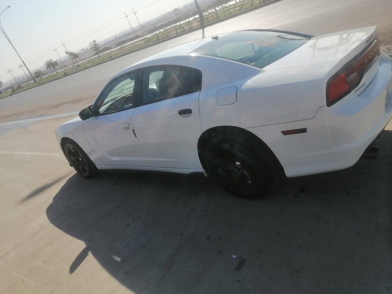 السلام عليكم شباب جارجر موديل ١٢ بسمي بيه قطعتين جاملغ امامي بي كلير بدون حادث وقبق جنطه مبدل بلادي فقط مكينه كير حداديه جديده تخم تاير جديد مابيه نقص للأخير السعر ١٥٨ للاتصال *********** بغداد
