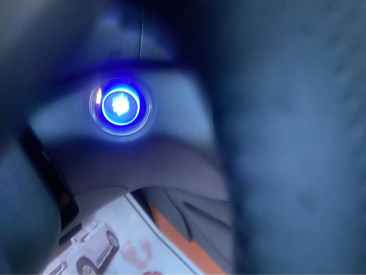 السلام عليكم هونداي توكسان موديل ١٧ خليجي مكفول من الحادث والصبغ عدا شبرين بل جاملغ الامامي والباقي مكفول والسارة فول الفول الكير والمحرك مكفولات رقم اربيل وكالة تحويل مجانا سنوية وهزة جديدة 
فتحة سقف بانورما 
بصمة ابواب وتشغيل 
المقاعد الامامية كهرباء 
فور ويل 
انظمة قيادة 
تبريد قطعتين 
تحكم ستيرن 
شاشة اندريد 
اشاير مري 
مري شفط 
مكانها بغداد وسعرها ١٥٧ ورقة وبيها مجال للشراي. 
للاتصال 
*********** بغداد, العراق
