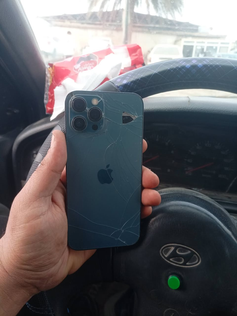 12برو ماكس ذاكرة 256 دبل خط مبدل شاشة و بطارية اصليات فيس إيدي شغال ظهر مكسور جهاز كلة شرط السعر 275 وبي مجال    ***********
