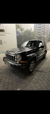 للبيع جيب ليبرتي موديل 2007سياره جديده وجاهزه مابيهه نقص بيهه صبغ بنيد...