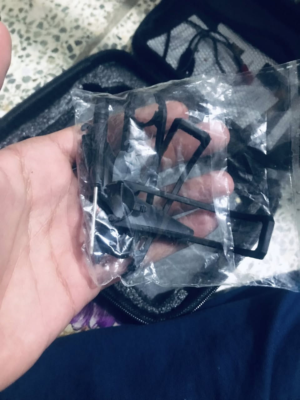 درون احترافيه كامله جنطه وجيستك وكافه الملحقاتها جديده مجرد استعمال للفحص الكارتون موجوده 

ملحقاتها:
ريش اضافيه 4
واقيه جناح4 
مفك خاص 
بطاريه 3 هيه 2بس اني عندي وحده مالتها 

موصفات: 
كاميرا بدقه HD
GPS 
رجوع تلقائي 
وانطلاق تلقائي
كامرات 2 علويه واسفل
تحكم من تطبيق 

في حال خلصت شحن متطفي الى ترجع لمكانها

سعر:35 الف بيها مجال لليشتري 

مكاني بغداد البياع اكدر اجيبها الك اذا مكانك قريب عليه رقمي واتس فقط وخاص هنا مفتوح ***********
