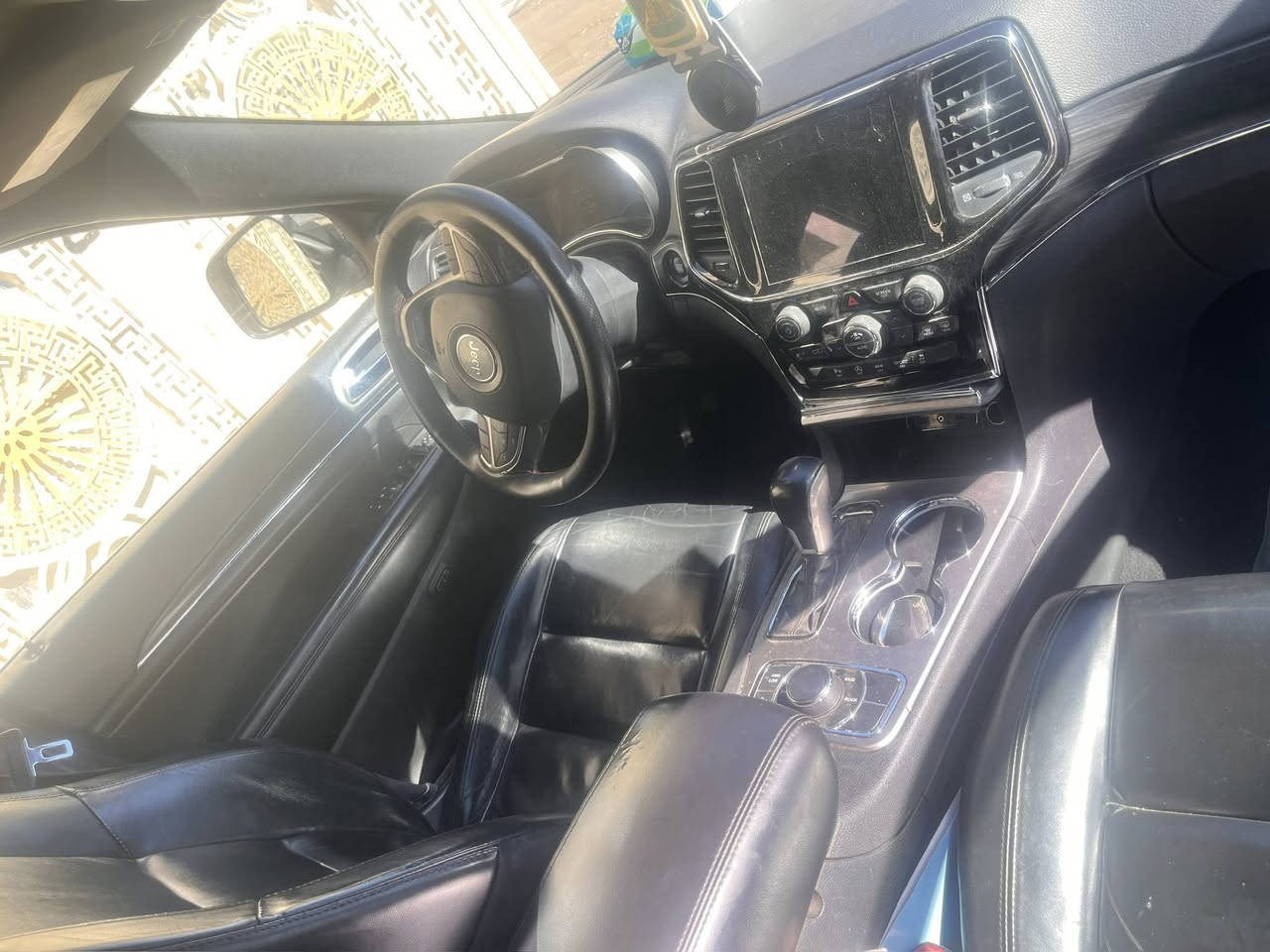 السلام وعليكم 

جيب شيروكي لمتدد موديل 2020

هاي صور السيارة والسونار موجود 
 مكان السيارة بغداد /الدورة 
السعر 190

للاستفسار اكثر ***********
