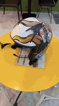 خوذة للبيع مع جهاز  نقص جامة فقط 10,000 قفل ملاحظة / جهاز شغال بس بعض ...