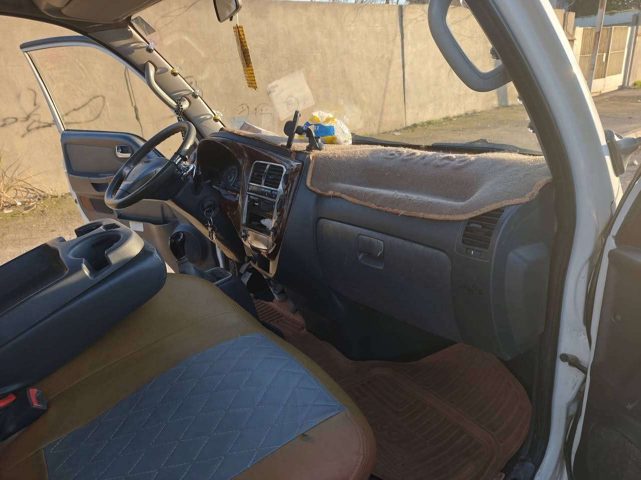 السلام عليكم
كيا حمل موديل 7 
رقم بغداد مشروع وطني 
سنويه لل 27
محرك 3000 ستاركس
محرك كفاله شاصي كفاله بيها صبغات 
مكاني كركوك 
السعر 83 وبيها مجال
***********
شرط التحويل
