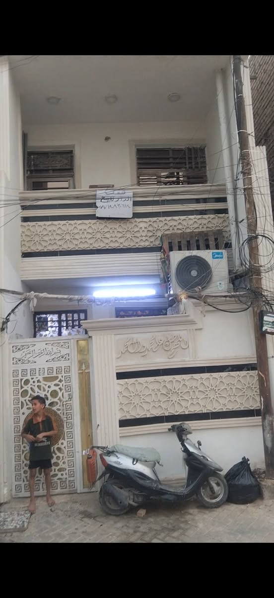 السلام عليكم نصف قطعه للبيع 72متر العنوان بغداد مدينه الصدر قرب ساحه مضفر خلف مركز الحساسيه البيت مقابل حائط مدرسه الاتصال والاستفسار ***********
