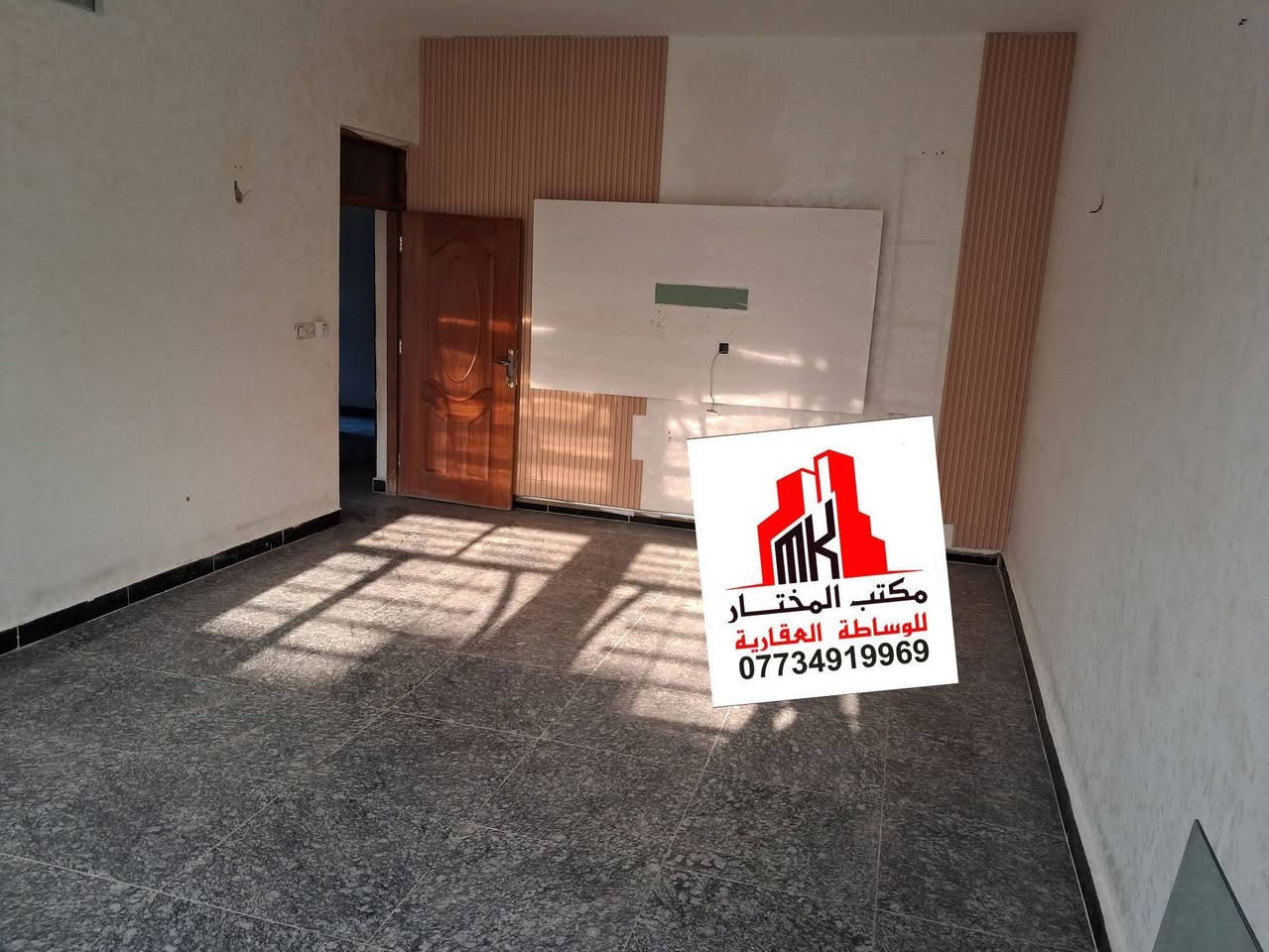 🏠 #للايجـٰآر_في_السيـديـه 🏠
بيت ١٨٠ متر واجهه ٨
البيت يتكون من مدخلين 
يحتوي على كراج وحديقه 
و ٤ غرف نوم ٢ جوه و٢ فوك وصاله ومطبخ ومنور  
وخدمات ٢ وسطحين
مربع التصنيع
بدل الايجار مليون ونص 
📱______________  ☎️ 
للاستفسار #مكتب_المختار_للوساطه_العقاريه
اتصال +واتساب 📞 📱 
***********
