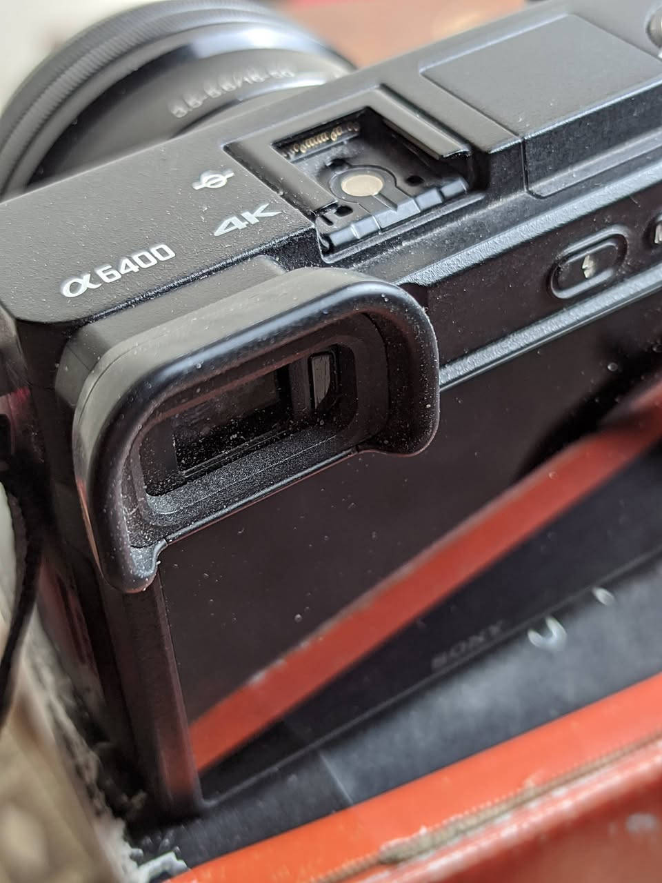 الكاميرا مستخدمه استخدام شخصي ( مال بيت )
كارتون مع كتيبات مع حزام سوني اصلي مع شاحنه وكيبل اصلي
ورام 16 
تصوير فديو 4k والكثير من المزايا 
مواصفاتها معروفه 
تكدر تبحث عنها في اليوتيوب 
مهتم بالسعر أتصل 
أو راسلني خاص وبخدمتك 
*********** واتس آب 
*********** واتس آب
