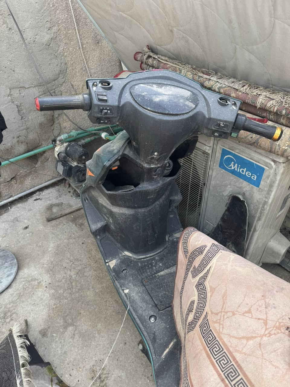 هاي اشتريهه تركتهه فتره وطفت اريد ابيعهه اي واحد ينطي سعر خلي ياخذهه مكاني بغداد مدينه ***********
