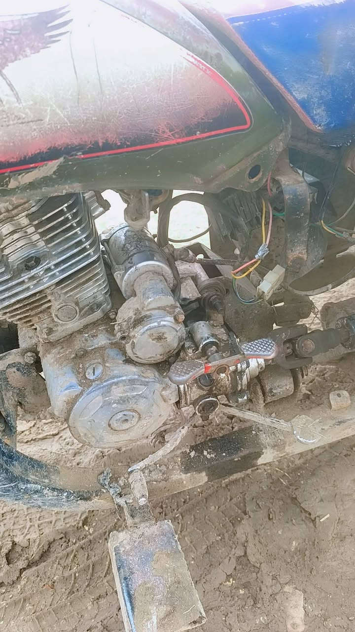 السلام عليكم ستوته للبيع نافيه بتره كل شيء شغال بيها البودي خايس واحد منا ومنها داير ما دايره شاصه مقفول رقم شاص موجود اوراق ماكينه مفتوحه مكان الديوانيه  يشتريه يتصل على هذا الرقم***********
