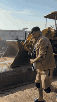 للبيع *********** المكان بغداد محرك بي بدون صبغ سنويه مشروع وطني سعر ١٤٥ وبي مجال المو شراي رجأن لا يتصل
