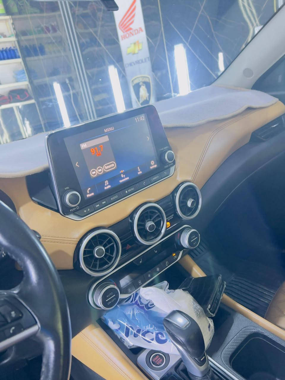 السلام عليكم
نيسان سنترا 2021 رقم معوقين بعد سنه وتصير حره للبيع
المواصفات
لايتات زنون شادهن ب٢٠٠$
فتحة سقف 
رادارات امامي خلفي جانبي
نقط عمياء
حساسات
توقف ذاتي امامي وخلفي
تنبيه الخروج عن المسار
داخلهة جكليتي
تدفئه بالكشنات
وبعد مواصفات النيسان المعروفه

ضررهة من امريكا فقط ضربه جدا بسيطه بالبنيد والجاملغ الايسر مبدل بنيد اصلي مالهة والحاملغ مصبوغ ع كد ربع وبيهة بالعراق بارد بالصندوق بدون اي صبغ
سعرهة ١٤٠ وبيهة مجال للطيبين مكان السياره البصره اي استفسار *********** متواجد واتساب وفيس
