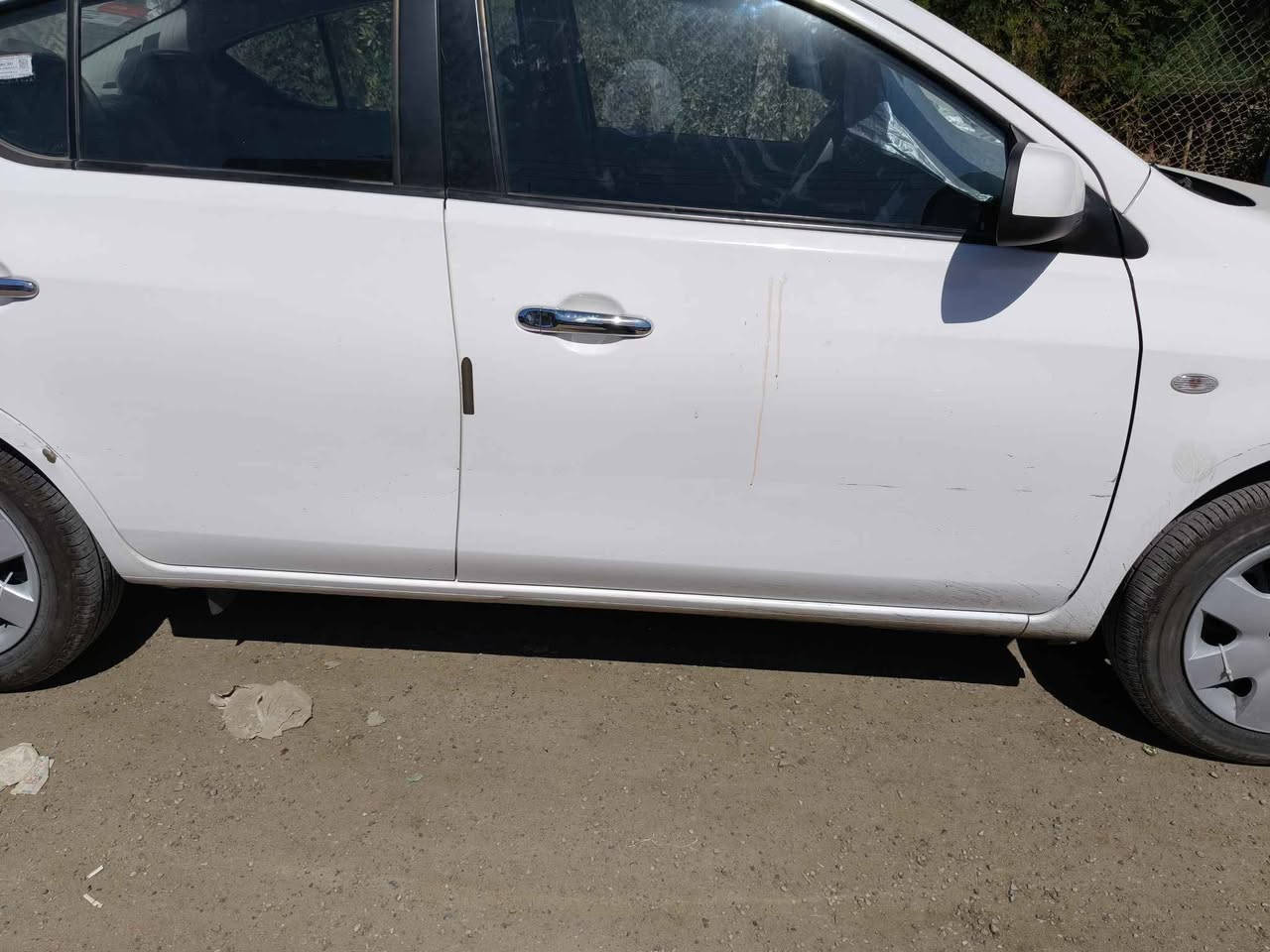 نيسان سني 2024 ابيض اللون ماشية 21000 للبيع رقم بغداد بيها ضمان من شركة السور باقيله سنتين صيانتها كلها بالشركة بيها طخة بسيطة موضحة بالصور للتواصل *********** بيه واتساب بغداد, العراق
