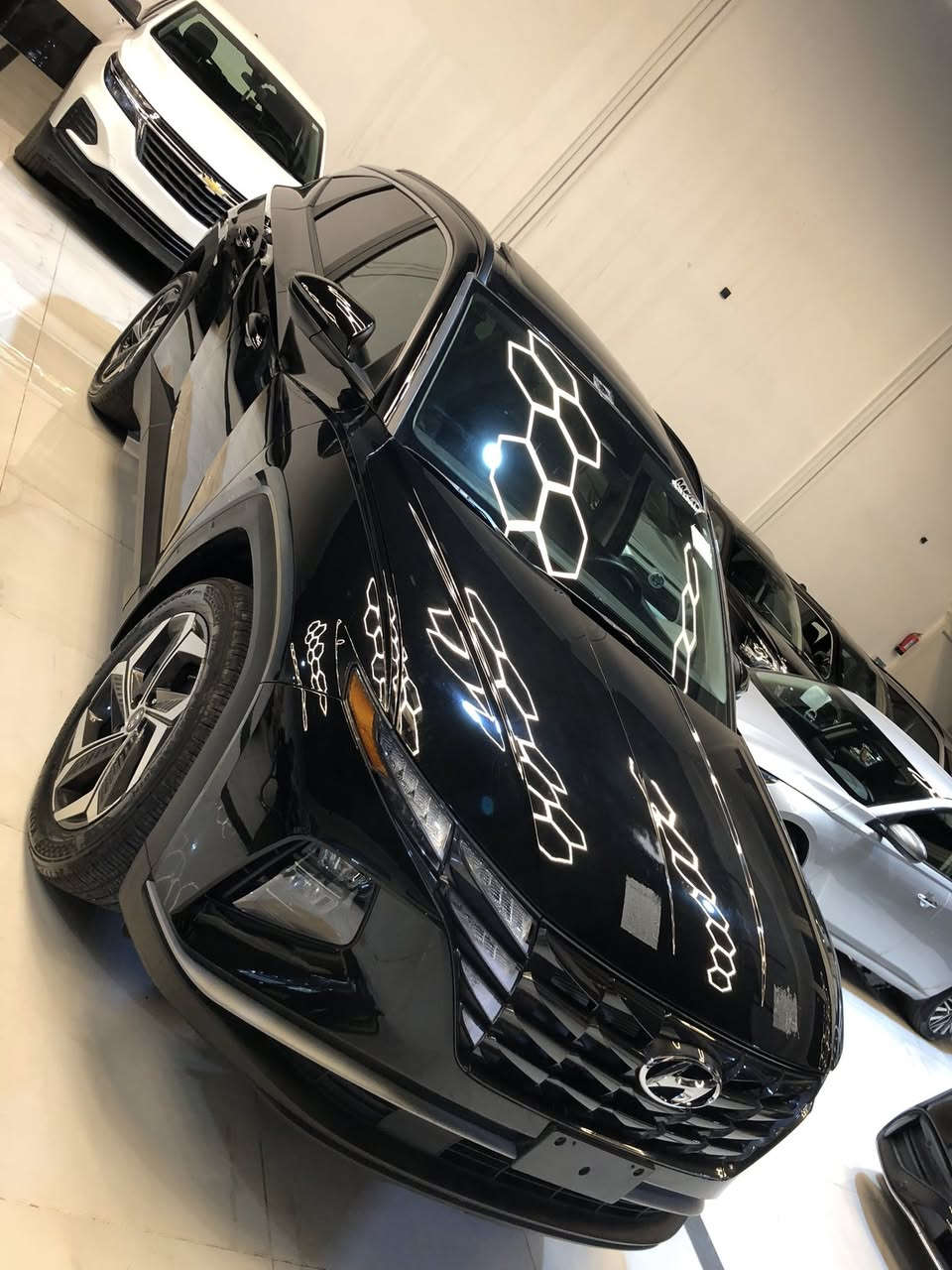 نوع السيارة:- توسان sel
لون السيارة :- اسود 
موديل السيارة :- 2024
مواصفات السيارة:-  SEL فتحة بصمة جلد كلشن هيتر و كهرباء شاشة اليكتروني 
عداد السيارة:- 4000 ميل ماشي فقط اخت زيرو
ضررها :- بدون قطره صبغ جاملغ ورا شوي تعديل بارد فقط 
سعرها :- 203 ورقة
نوع الرقم :- كاني اربيل تترقم شمالي فقط 
مكان السيارة:-اربيل (شركة مبست اوميد )
رقم تليفون 
0782 452 2011
