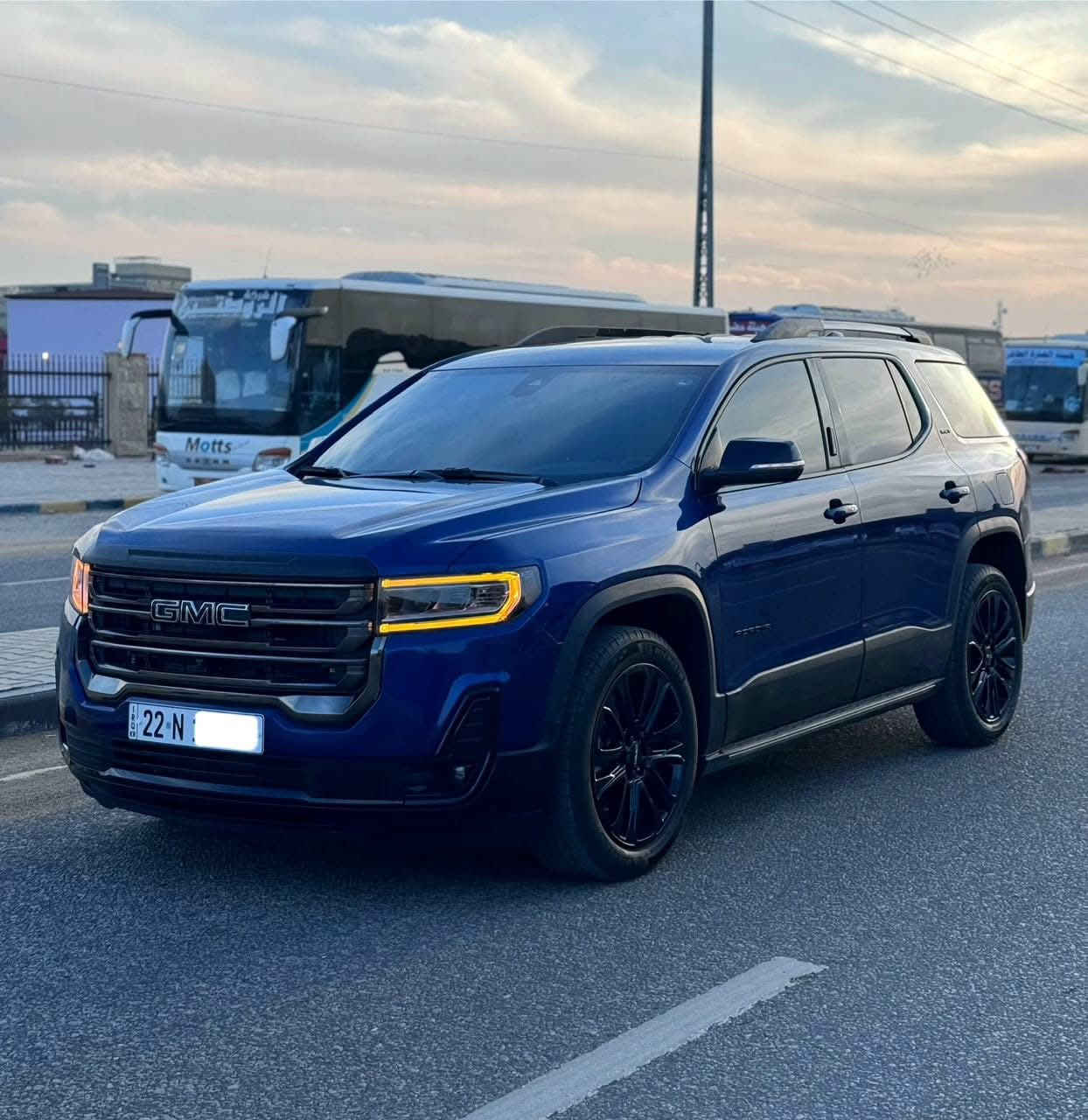 للبيع
جي ام سي اكاديا 2023 محرك 6 سلندر 
GMC ACADIA 2023  V6 
فئة SLT بلاك ادشن 
حادث السيارة امامي جهة يمنى 
مبدل بيهة بنيد 
السعر 228 ورقة وبيهة مجال 

مواصفاتهة : 
نظام اقتصادي تشتغل 6 سلندر و 4 سلندر 
اربع كامرات 360 درجة 
سستم صوت Bose 
تدفئة و تبريد بالكشنات الامامية 
تدفئة بالستيرن 
تدفئة بالكشنات الخلفية 
الكشنات الامامي كهرباء 
خزن وضعية السايق 
ستيرن يصعد وينزل و يتقدم كهرباء 
دشبول شاشة مو عداد 
بروجكتر بالجامة الامامية 
ابل كار بلي و اندرويد اوتو واير لس 
صندوك كهرباء و توجد علامة gmc فتح بالقدم 
تشغيل عن بعد 
نقطة عمياء 
تحديد مسار 
توقف امامي ذاتي
مري شفط
مري السايق تعتيم ذاتي 
مراية الوسطية تعتيم ذاتي
ويل 20 لون اسود بلادي  
زارعلهة انارة محيطية بالداخل 
وزارع عدسات بدال البروجكتر الجوة 

السيارة بيهة اضافات من شركة GMC اصليات كلهن  1: ارضيات سعرهن 400$
2: دوسات صعود سعرهن 1000$
3: وبيهة رمز دخول بالباب سعرة من الشركة 200$
4: و روف راك ( سيبايات )  سعرهن 350$ 

رقم الشاصي 1GKKNMLSXPZ238897

السيارة رقم اربيل و ب اسمي 
ابيع فقط تحويل و ما اراوس 

رقمي *********** 
مكاني بغداد - حي الجامعة
