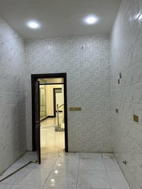 مشتمل للبيع او الايجار  بناء حديث 2025 مكون من 3 غرف و3 حمامات وجه فرع...