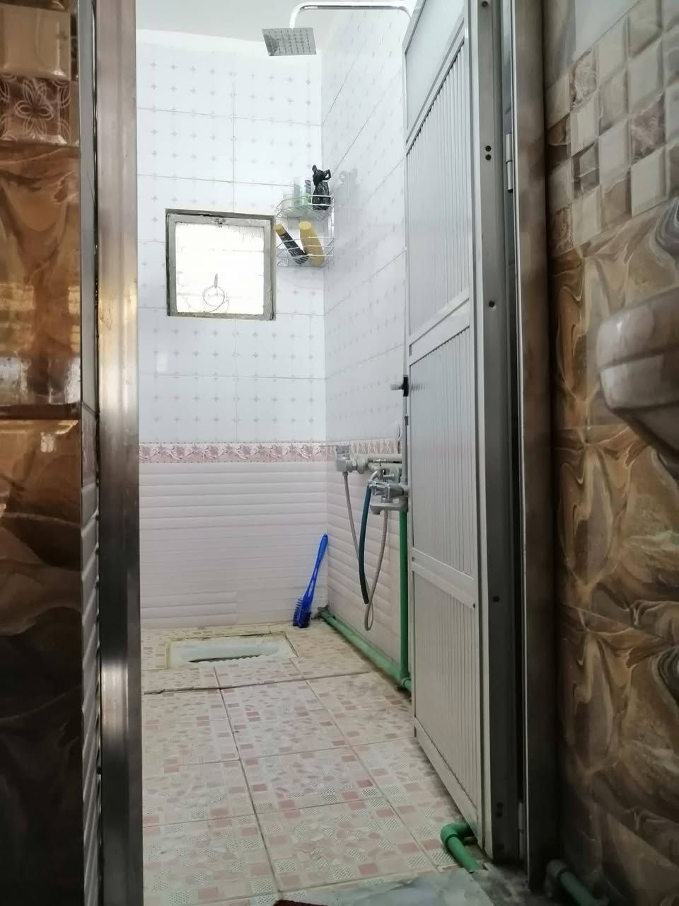 السلام عليكم ورحمة الله وبركاته. بعد اذن مدير المجموعة
بيت للبيع في شارع ١٤ البياع قريب على معارض السيارات بظهره شارع ١٣ التجاري قريب جدا على سوق شارع ٢٠..يفيد للسكن  او الاستثمار. ملك صرف مساحة٦٠م واجهة ٢م بداية البيت ٢*٥ طرمة'و ٢*١٠ مطبخ بعده  يصير ٦*٥ ' باسمي شخصيا ...مكون من طرمة ومطبخ وصالة ومنور ...وغرفة نوم بالطابق العلوي ......السعر ١١٠مليون   ...للتواصل هاتف***********
