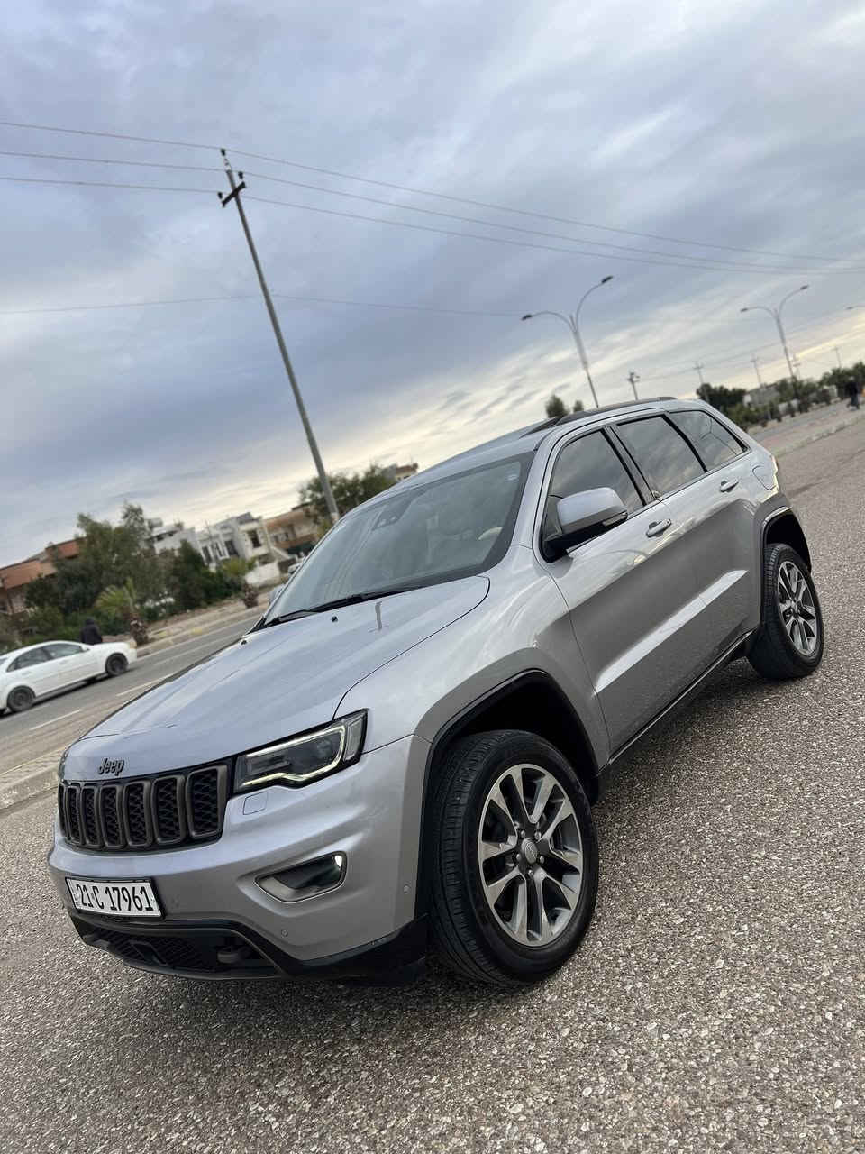 جيب كراند شيروكي اصدار خاص V6 3600
سعر مناسب
اعلى مواصفات بالجيب
كفالة عامة 
موديل ٢٠١٦    4*4 
دبل صالنصة + دبل هوك امامي
مواصفات ١/١
جكات تصعد وتنزل
3 رادارات ( امامية جوه الرقم + جانبية + خلفية )
حساسات امامية خلفية جانبية
CD جنجر بمكان تجوه
بانوراما
شفتات استرين
مانع تصدام + قيادة ذاتية + نظام تتبع + توقف ذاتي - اوتو تشغيل
دواخل ٣ الوان ( عسلي+ دشبول اسود مع ذهبي ) دشبول تطريز خياط
كشنات تبريد + تدفئه 
كشنات خلفية تدفئه
كشنات خزن ميموري
استيرن تدفئه + متحرك كهربائي
مودات قيادة +نظام سبورت
مراية متحرك ويه R + شفط
زينون متحرك 
صندوق شفط + دمام بالصندوق
جام امامي حساس يشتغل اوتو ويه المطر
نظام صوتي بوز
تخم تاير جديد
كير محرك بشرط
سنوية رقم هزه جديده سليمانية باسمي
مكانه كركوك 
سعر ٢٢٧ بيها مجال بسيط
***********
