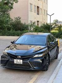 كامري 2023 فول 1/1 se plus  فتحه بصمه رادارات نقط عمياء كشنات جلد كهرب...