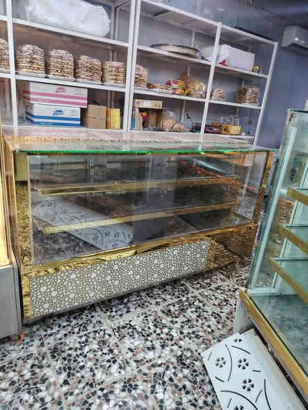 عارضه كيك للبيع شرط التبريد مكاني نجف وعندي توصيل *********** بي واتساب وسعره بمليون وربع وبيه مجال
