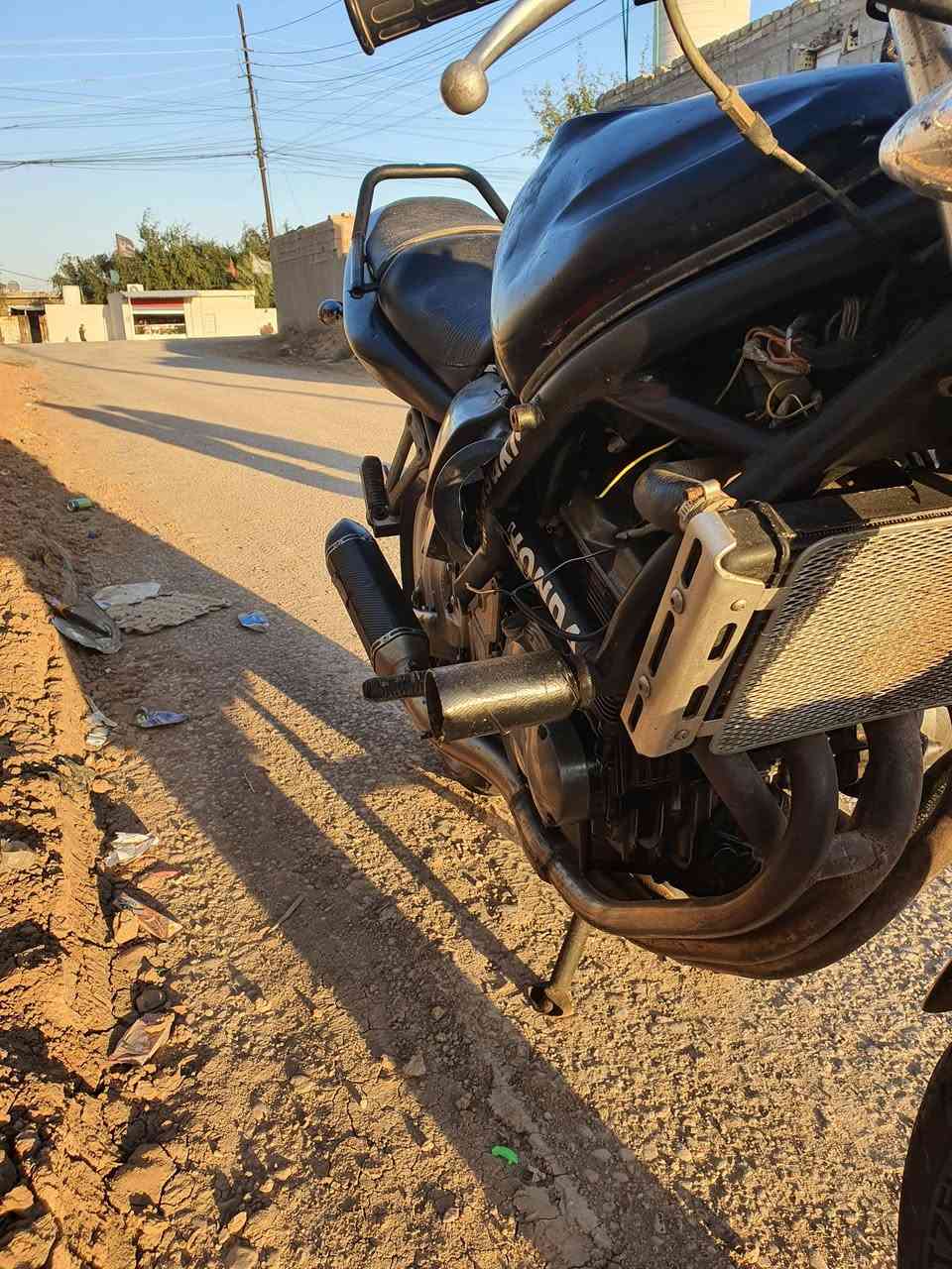 السلام عليكم من رخصة الادمن دراجة بطح بانده عادي مكينة250
دراجة مثل ماگدامكم يرادلها نواعم بسيطة كفرات
دراجة مال جناي مكينة خير من الله لاتنفيص ولا بخار
ركز بالصور زين موضح كلشي بصور
الدراجة تركتها شهر ونص
من رجعتلها سلف ماتشتغل اله ادفعها ماعرف لسبب ليش
تشتغل مثل لساعة معدل صاروخ
بس ماعرف ليش سلف گامت ماتشتغل
كهربايات كلة شغالة
اوراق 6نسخ اصلية گمرك 
الدراجة للبيع فقط سعرها 950
وبيها مجال بسيط حگ لجية
دراجة مال جناي مثل ماذكرت عوزها نواقص بسيطة كفرات
وهاهية مكاني بغداد جسر ديالئ سايد لواحد
رقم ***********
