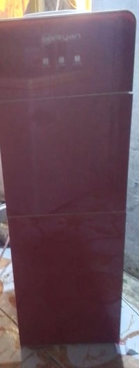 براد.  شغال لبيع  حار. بارد   ثالجه  براد. نضيف. السعر، (130) مكلف 077...