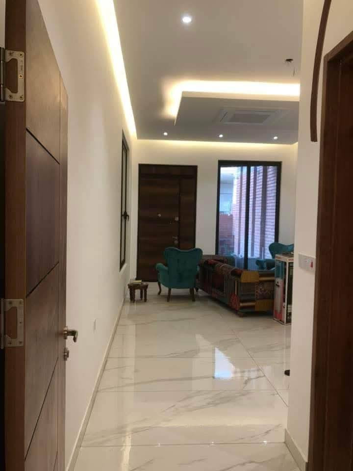 يتوفر كادر صبغ 
تجديد صبغ للداخل والخارج 
معالجه الرطوبه بأنواعها 
ديكورات جبس بورد
للتواصل
***********
