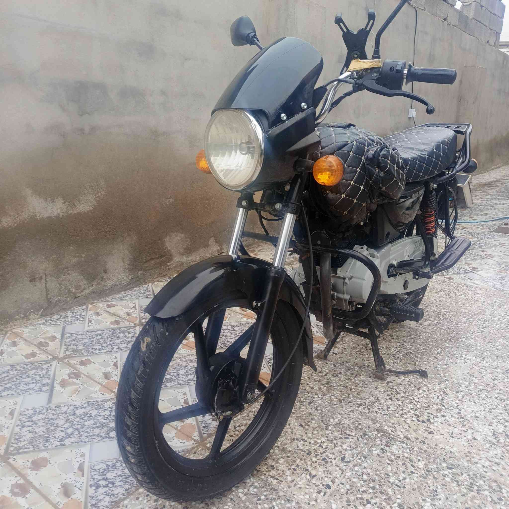 دراجة بوكسر للبيع السعر 950 وبيه مجال قليل جدا مامتواجد على الفيس  مكانة ديالى بلدروز الاتصال‏‏‪***********
