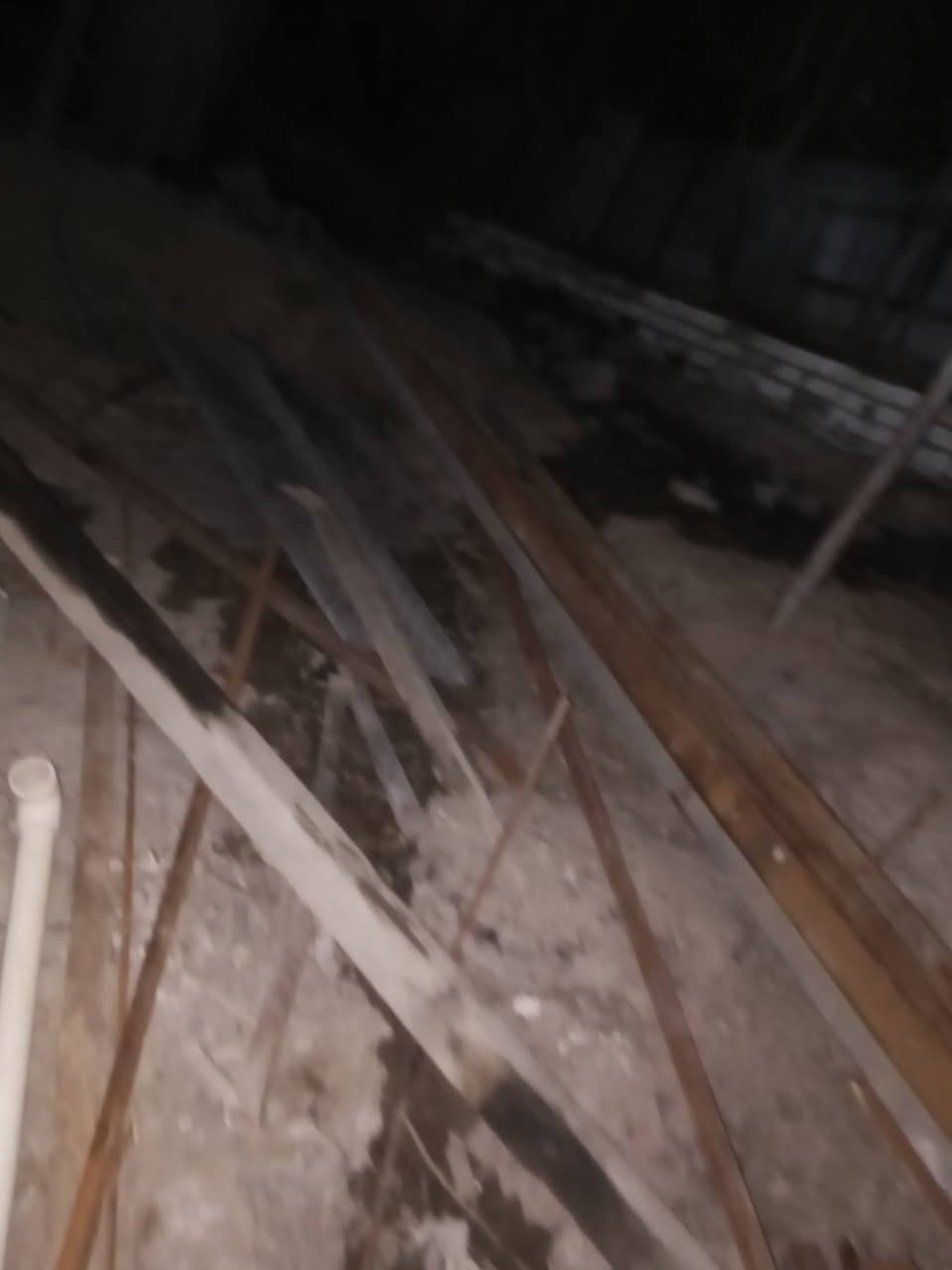 روط وسياج طول 80 متر ابيع شلع على الطن 400 الف لطن الواحد رقمي ***********
