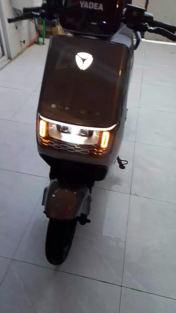 السلام عليكم دراجة شحن من شركة ياديا نوع يبوك سرعه 66 حقيقي تمشي بل شحنه الوحدة 100كيلو او 110 بيها نظام الP بيها مثبت السرعة و تربط على موبايل بصمه بيها ضمان
سنتين او 20 ألف كيلو بطارية+الملف وضمان سنة او 10 الف على الكهربائيات 

دراجة كارتون دجي وتشوف بعينك صار شهرين طالعه من الشركة ماشيه 180 كيلو بطاريات 5 38/ 72v ملف 3400 كبير دراجة مال بيت السعر 1150 بيها مجال قليل
رقم ***********
