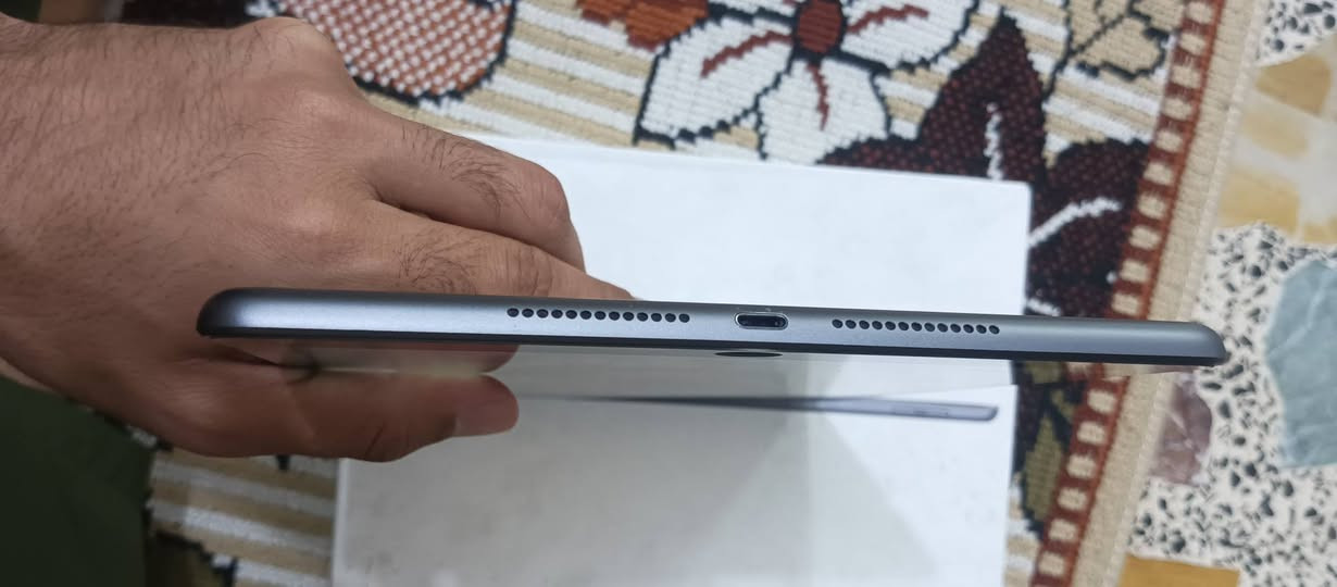 ايباد 9ذاكرة 64 نظيف مثل ماموضح بالصورة بطاريتة مااعرف شگد بس باللعب يبقى 5ساعات واكثر وكارتونتة موجودة وشاحنتة موجودة ولامبدل ولامفتوح برغي 
وعالفحص وضمان 
نهايتة 240 
مكان بغداد


**إذا كنت صاحب هذا الإعلان وتريد حذفه لأي سبب، رجاءا أرسل رسالة إلى الدعم الفني**
