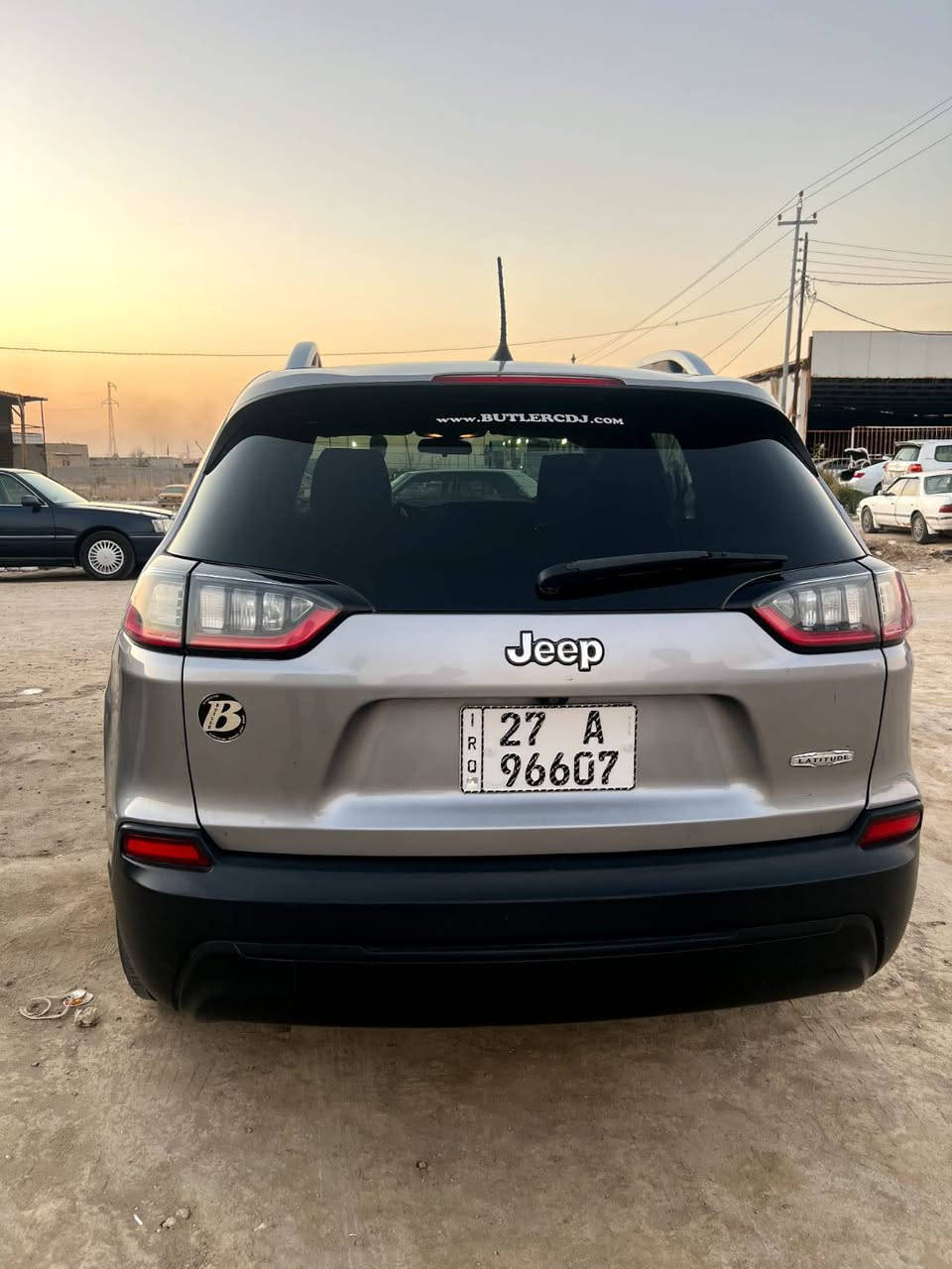 سلام عليكم
جيب بزون موديل 2019 
رقم انكليزي و سنوية جديدة حدادية جديدة امامية وخلفية مكينة 2400 اربعة سلندر ، ظربتها جدا بسيطة فوق اللايت الايسر فقط شبر 
السعر 135 وبيها مجال للشراي
ذي قار - سوق الشيوخ 
***********
