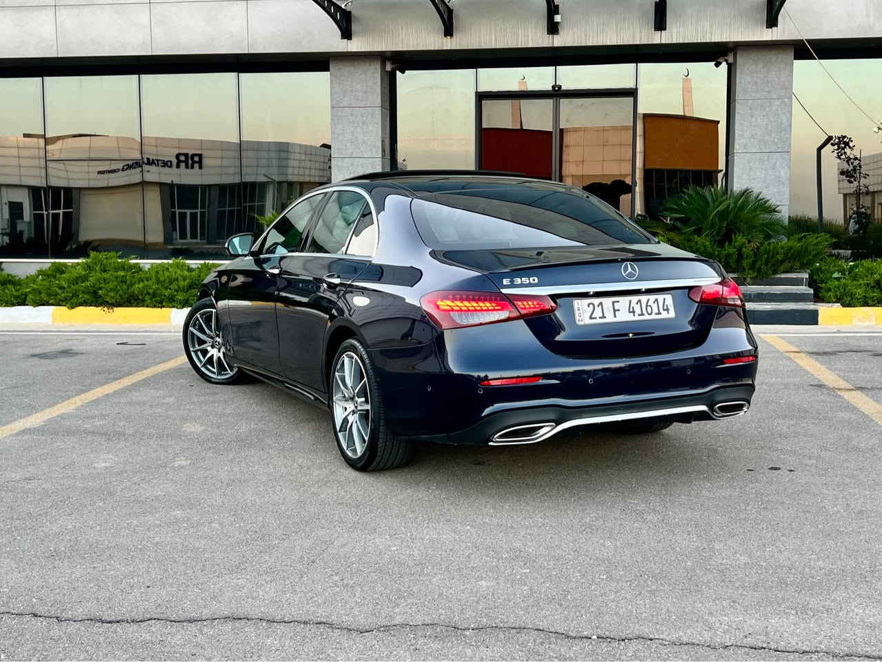 السلام عليكم 
Mercedes benz E Class 350 AMG 
🛑سيارة وارد امريكي بيها فقط ربع بونيد صبغ بدون دواخل 
سيارة داخلة ضمان BCM

💵سعرها  335 ورقة
☎️للاستفسار : ***********
📍مكانها سليمانية 
🚙 موديل : 2022
🚙ماشية : 16 الف فقط اخت الزيرو 

مواصفات السيارة 
سقف بانوراما -كيج الكتروني و متصل - 4 كامرات و رادارات 360 - كشنات جلد كريمي و خزن ميموري و تدفئة - سماعات بروماستر و حساسات 360 درجة  و انارات داخلية 64 لون  و انضمات قيادة و لايتات 4 عدسات -صندوك كهرباء وشفط - اوتو ستوب و اوتو هولد السليمانية, العراق

