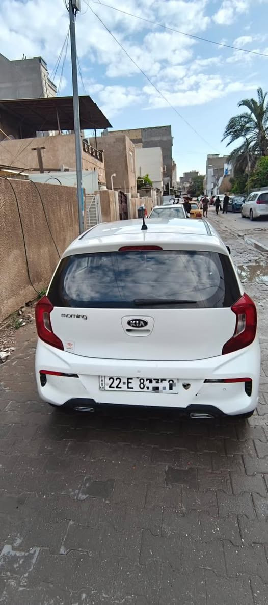 كيا بيكانتو مورنينج وارد كوري ٢٠٢١ فول بدون فتحة

سيارة كلش نضيفة بدون اي نقص كلشي جاهز بية
بدون حادث بدون ايرباك فقط صبغ بنيد وبابتين الراكب فقط صبغ مابية صور حادث هاي وارد موري والسونار مرفق بالصور

مواصفات 
كامرة. حساسات. تدفئة تبريد كشنات. تحديد مسار. قيادة ذاتية. مانع انزلاق. مري شفط كهرباء. شاشة اندرويد. نقطة عمياء بالمراية الجانبية. توقف ذاتي اثناء الخطر حساس تايرات

ماشبة ٧٩ الف. رقم اربيل ب اسمي تريد تحويل او وكاله
سيارة اقتصادية كلش وجاهزة من كلشي 
محرك mpi  ٣ سلندر بدون دوانز وتبريدة ثلج 

السعر ١٠٥ $. 

وبية مجال بسيط تجي وتشوف السيارة وتشلع عيوني واهلا وسهلا

مكان السيارة بغداد الاعظمية. ***********

