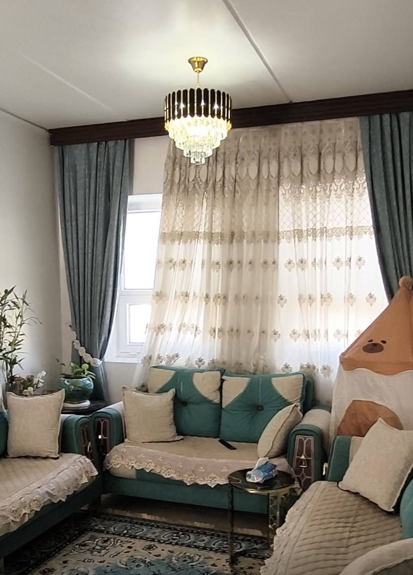 شقة 100 متر شرقي. طابق 6 للبيع
مدفوعة الثمن  باسمي بناية A911
مؤثثة اثاث راقي 
كاونتر  HD مع ملحقاته  طباخ. اوفن.  مرشحة 
تخم قنفات   غرفة نوم    كاونتر HD    
سبالت توسوت عدد 4  
ميز طعام من النوع الممتاز. 
غسالة ملابس سامسونك
السعر   117
موقع البناية مميز جدا  وغير متقابلة من جميع الجهات
لتفاصيل أكثر التواصل على رقم الموبايل 
***********
