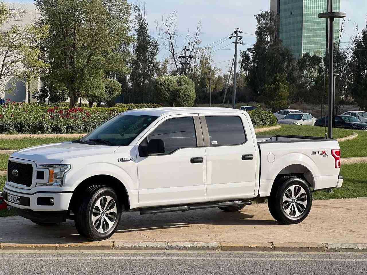 نوع سيارة : فورد F-150
موديل : ٢٠٢٠

ماشية : 49الف مايل 

حجم محرك : ٨ سلندر ٥.٠

حجم سيارة : باب طويل بودي صغير

مواصفات : XLT فور ويل شاشة كاميرا

حادث : باب خلفي صبغ بودي شوية تعديل بدون دواخل بدون يربك 

سيارة جاهزه من كل نواحي هزة فحص

***********

***********

عنوان اربيل
