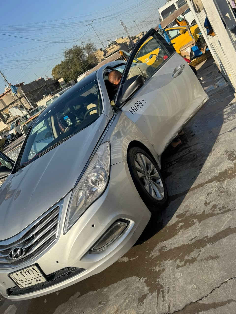 السلام عليكم
السياره مچفيه جاهزه عضمته حلوه

أزيرا موديل 2012 امريكي

محرك 3000 المرغوب 

فول مواصفات  عده البنوراما

وباقي المواصفات معروفه  .  

سيارة جاهزة من كلشي  

  ورقم بغداد راعيه يريد مداور

.  صبغ عام اثر جفيه   

بدون دواخل وأي ضربه 

السعر 77 

***********
