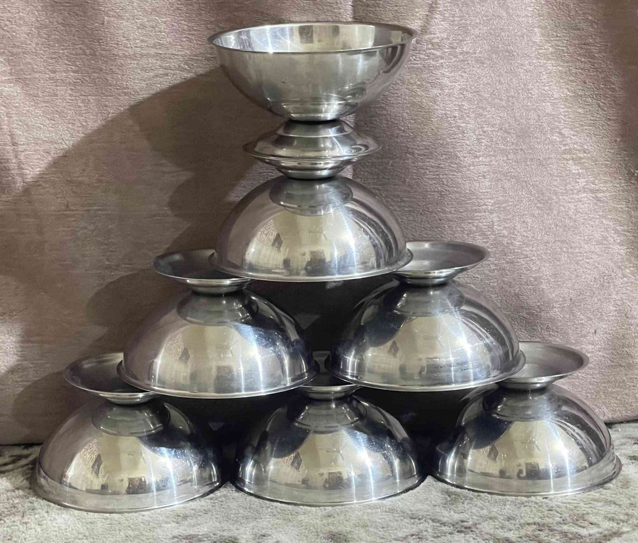 (٧) قطع مقدمات او تمريات او كاسات للآيس كريم والمحلبي والكاستر ستانلس ستيل ثقيل جداً لطيفات للتقديم قياس قطر القطعه ١١ سم السعر خاص لطفاً يوجد توصيل لكل محافظاتنا الحبيبه


**إذا كنت صاحب هذا الإعلان وتريد حذفه لأي سبب، رجاءا أرسل رسالة إلى الدعم الفني**